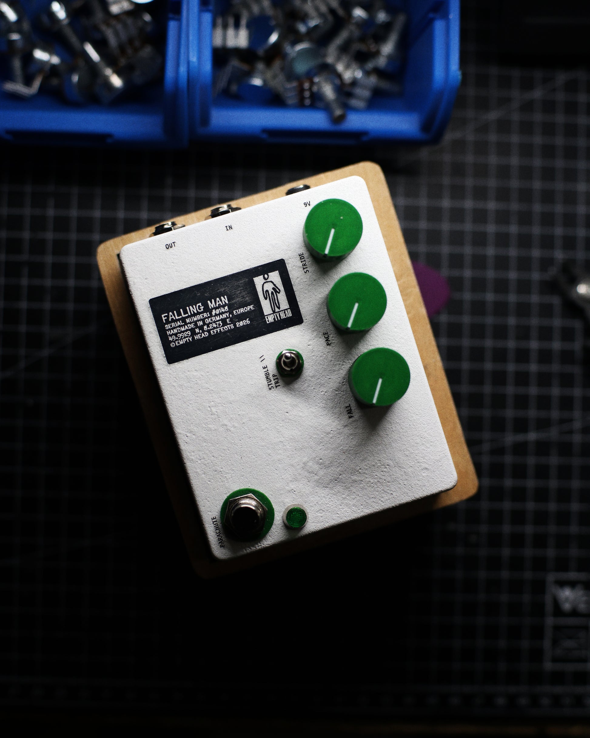 Empty Head Effects Falling Man Experimental Lo-fi Delay Pedal