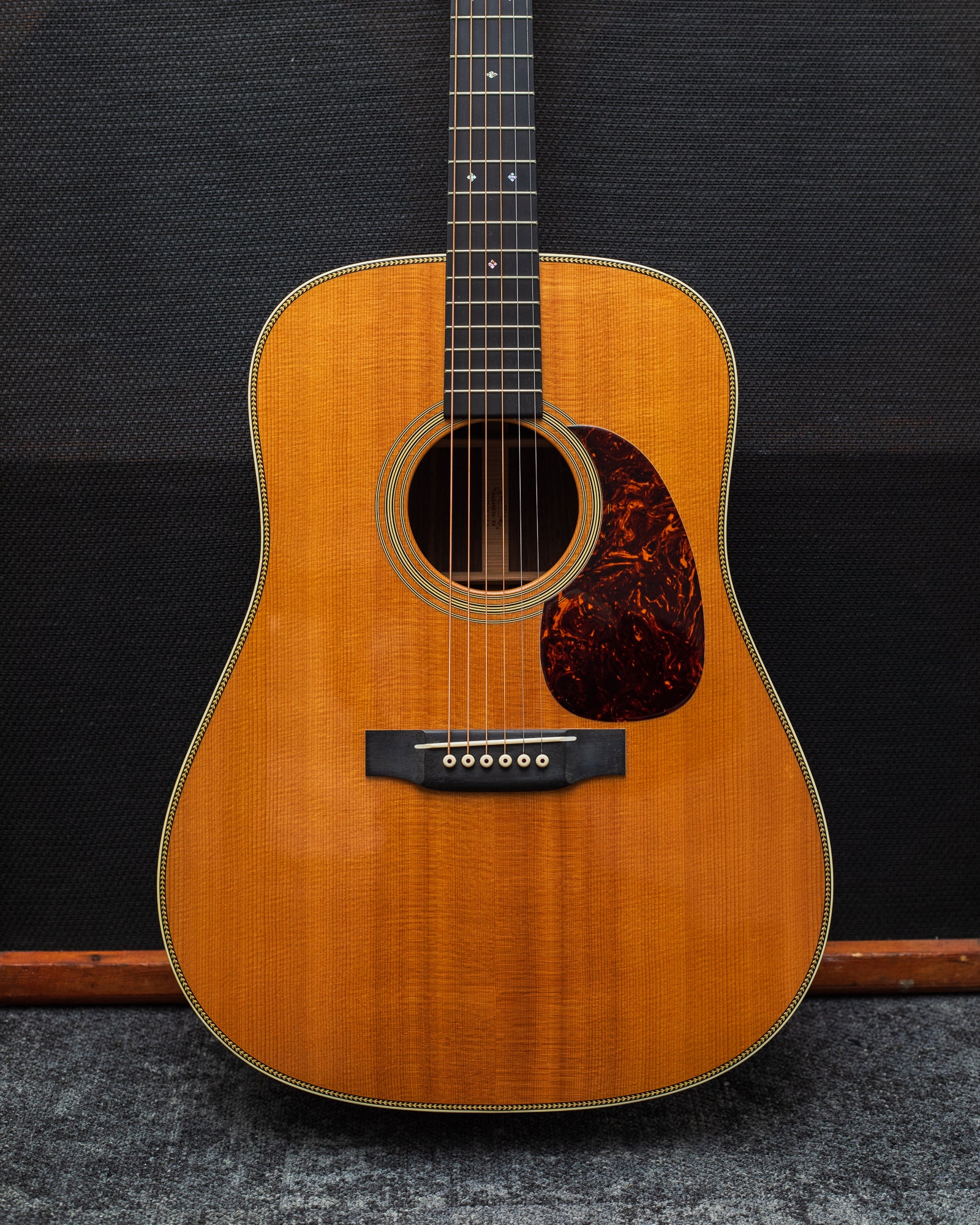 Martin HD-28v - Natural (2010's)