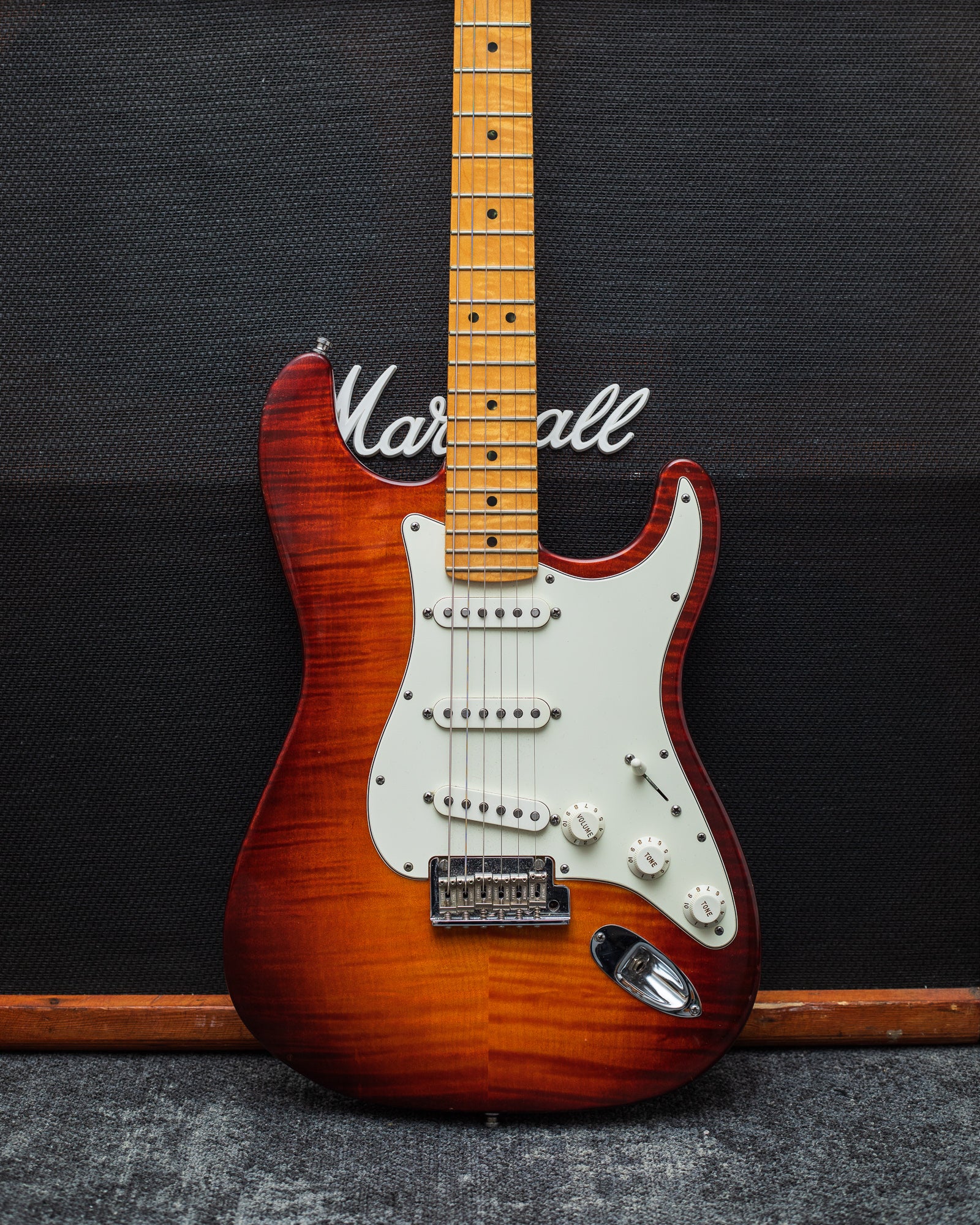 Fender USA Stratocaster Select - Dark Cherry (2012)