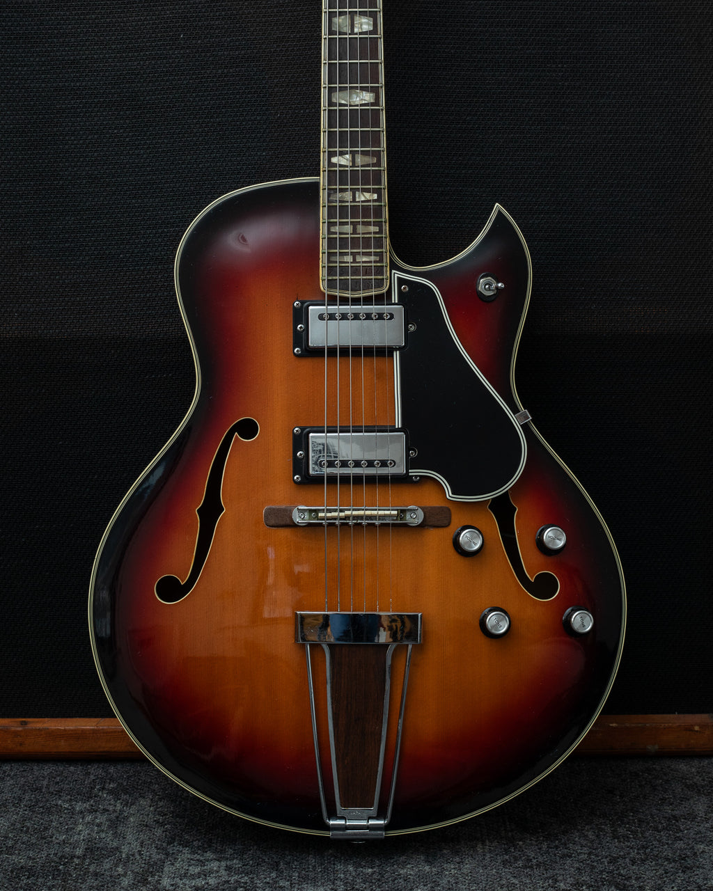 Yamaha AE11 - Sunburst (Early 70's)
