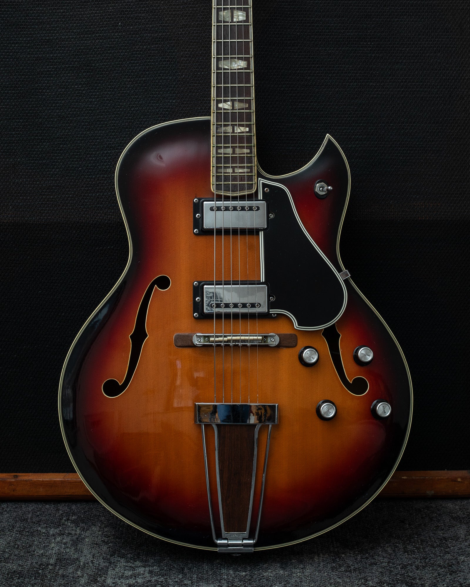Yamaha AE11 - Sunburst (Early 70's)