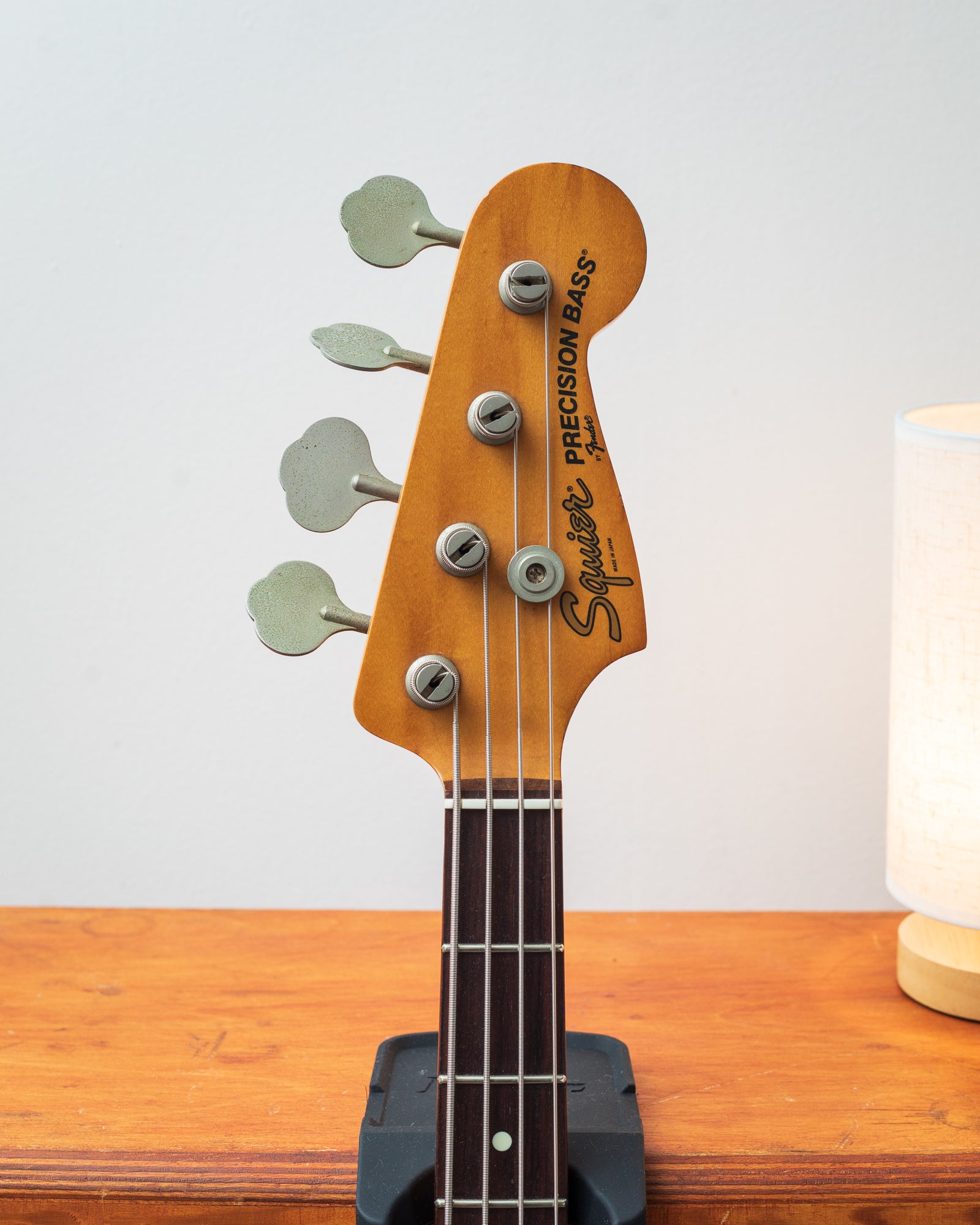 Squier JV Precision Bass Medium Scale - Olympic White (1982-1984)