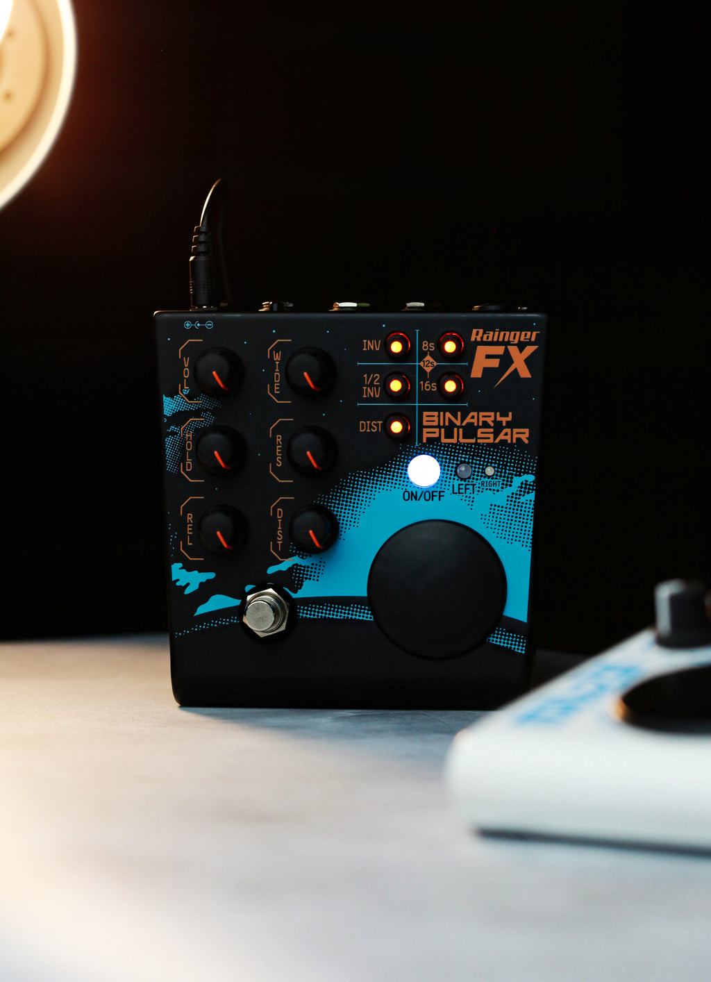 Rainger FX Binary Pulsar - Stereo Sidechainer / Panner / Tremolo Pedal